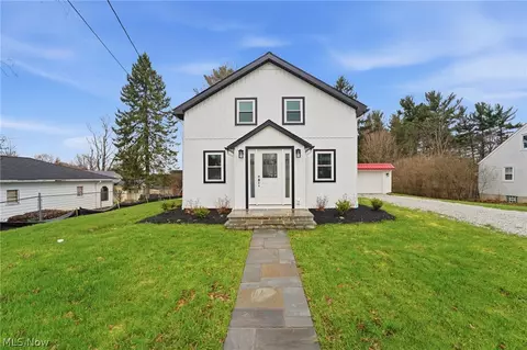 13829 Carlton St, Burton, OH 44021