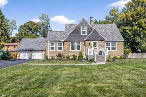 39119 Johnnycake Ridge Rd, Willoughby, OH 44094