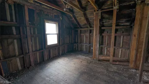 Bedroom - 318 11th St, Elyria, OH 44035 photo 2 of 2