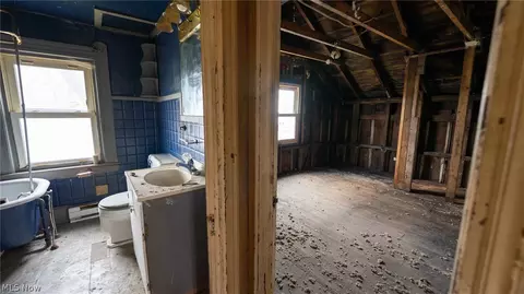 Bedroom - 318 11th St, Elyria, OH 44035 photo 1 of 2