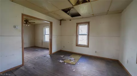 Living - 318 11th St, Elyria, OH 44035 photo 2 of 4
