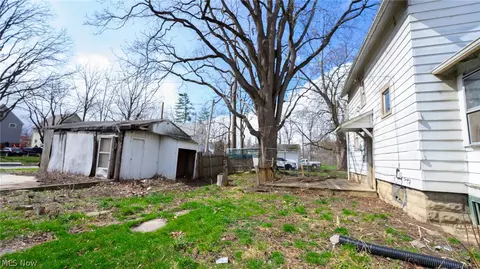 Exterior - 318 11th St, Elyria, OH 44035 photo 4 of 6