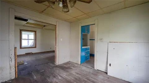 Entry Way - 318 11th St, Elyria, OH 44035 photo 2 of 9