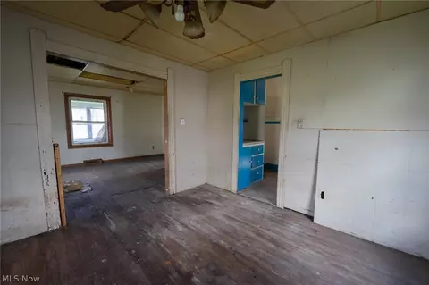 Entry Way - 318 11th St, Elyria, OH 44035 photo 3 of 9