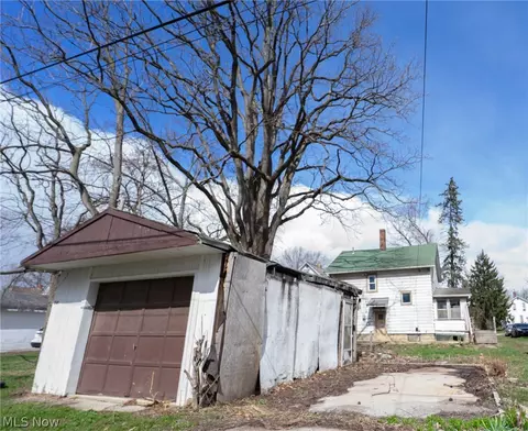 Exterior - 318 11th St, Elyria, OH 44035 photo 6 of 6