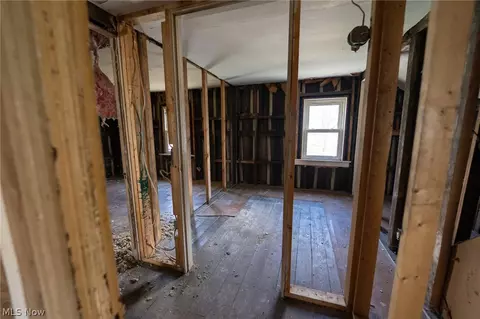 Entry Way - 318 11th St, Elyria, OH 44035 photo 8 of 9