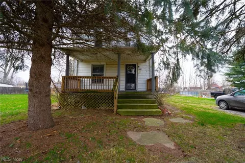 148 Oak St, Elyria, OH 44035