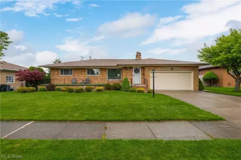14666 Robert Dr, Middleburg Heights, OH 44130