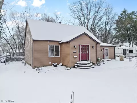 2228 St Elmo Ave NE, Canton, OH 44714
