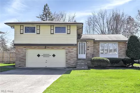 22337 Sandy Ln, Fairview Park, OH 44126