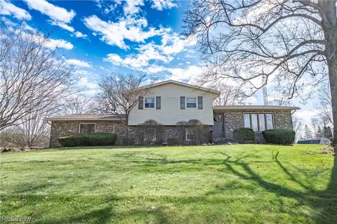 3878 Sprucehaven St NW, Uniontown, OH 44685