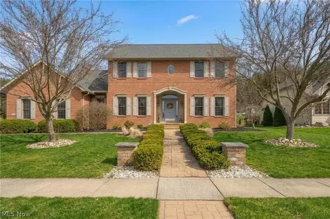 806 Forrest Ridge Dr, Dover, OH 44622