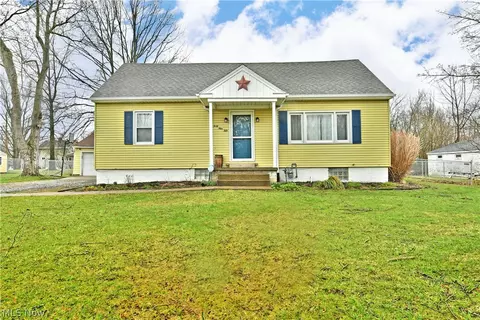 4950 Myrtle Ave NW, Warren, OH 44483