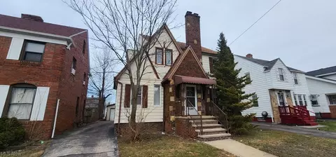 3599 Grosvenor Rd, Cleveland Heights, OH 44118