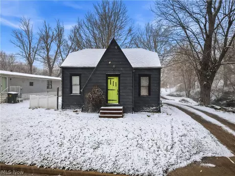 23042 South St, Homeworth, OH 44634