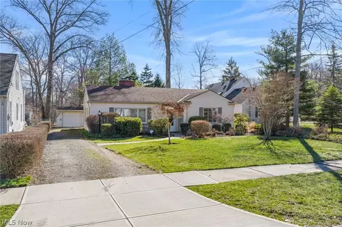 455 Vineland Rd, Bay Village, OH 44140