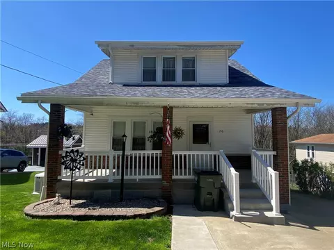 196 Maple Ave, Saint Clairsville, OH 43950