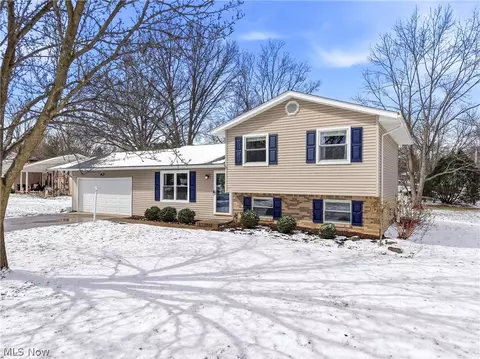 3212 Longwood Dr, Norton, OH 44203