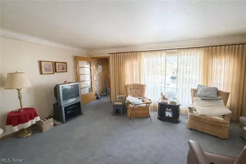 1597 E 230th St, Euclid, OH 44117 photo 3