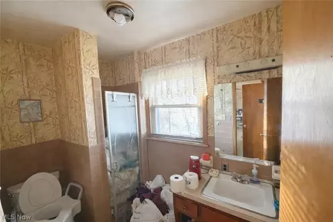 1597 E 230th St, Euclid, OH 44117 photo 9