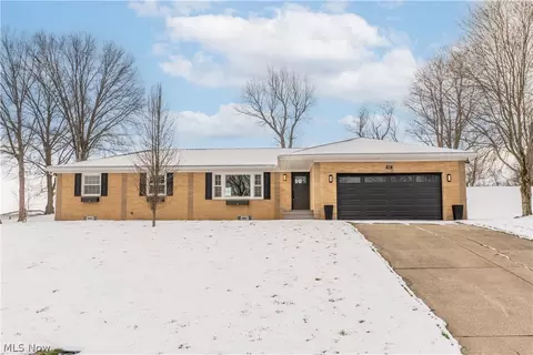 960 Impala Dr, Akron, OH 44319