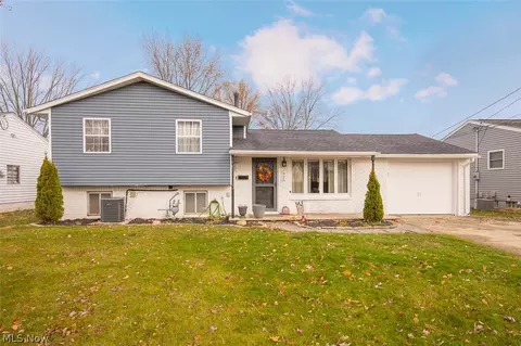 926 Sherwood Dr, Elyria, OH 44035