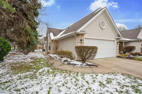 2401 Bunker Ln #A, Willoughby, OH 44094
