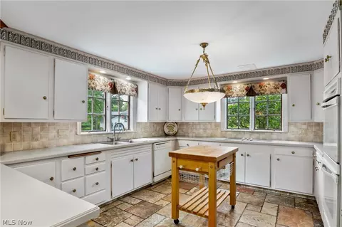 Kitchen - 4225 Stratford Rd, Boardman, OH 44512 photo 3 of 3