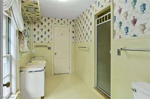 Bath - 4225 Stratford Rd, Boardman, OH 44512 photo 11 of 12