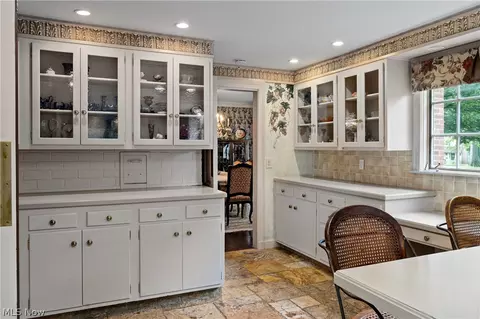 Kitchen - 4225 Stratford Rd, Boardman, OH 44512 photo 2 of 3