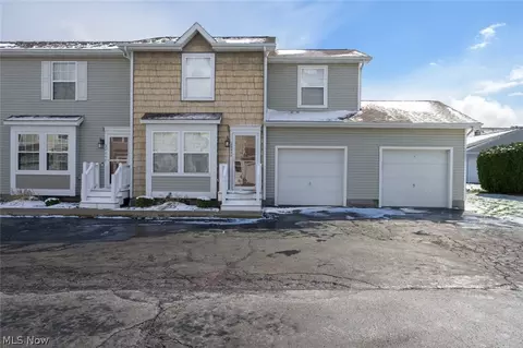 3204 Deer Trl #D, Cortland, OH 44410