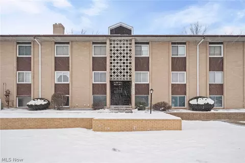 10438 N Church Dr #209, Parma Heights, OH 44130