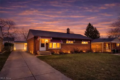 3605 Glenbar Dr, Fairview Park, OH 44126