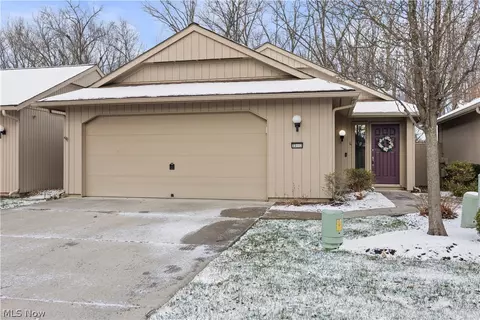 33112 Cedar Branch Cir, North Ridgeville, OH 44039