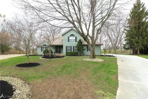 2205 Quail Hollow Cir, Sandusky, OH 44870