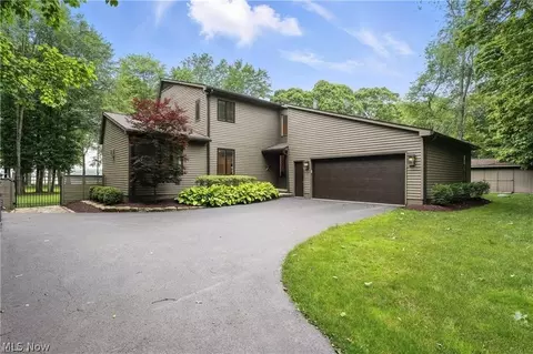 263 E Pine Lake Rd, North Lima, OH 44452