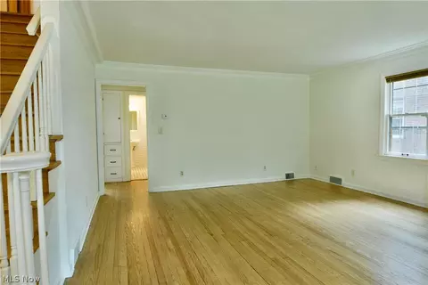 Living - 94 Jennette Dr, Youngstown, OH 44512 photo 2 of 6