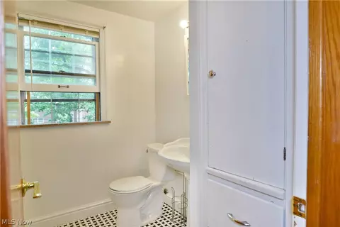 Bath - 94 Jennette Dr, Youngstown, OH 44512 photo 3 of 9