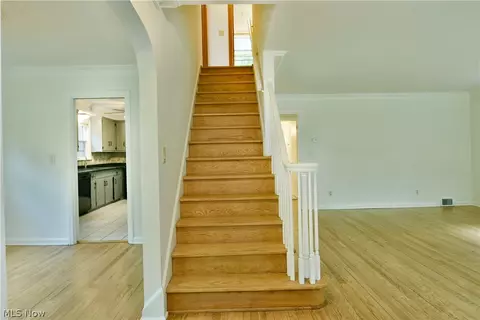 Entry Way - 94 Jennette Dr, Youngstown, OH 44512 photo 2 of 3