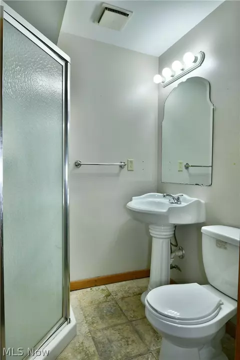 Bath - 94 Jennette Dr, Youngstown, OH 44512 photo 9 of 9