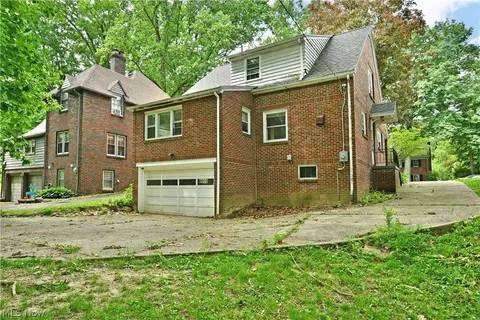 Exterior - 94 Jennette Dr, Youngstown, OH 44512 photo 6 of 7