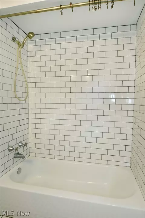 Bath - 94 Jennette Dr, Youngstown, OH 44512 photo 7 of 9