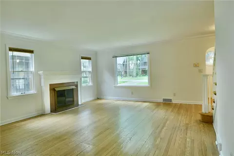 Living - 94 Jennette Dr, Youngstown, OH 44512 photo 5 of 6