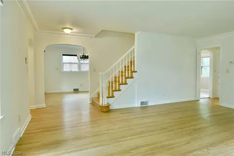 Living - 94 Jennette Dr, Youngstown, OH 44512 photo 3 of 6