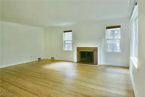Living - 94 Jennette Dr, Youngstown, OH 44512 photo 1 of 6