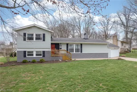 2397 Norman Dr, Stow, OH 44224