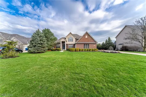 35914 Hanamar Dr, Avon, OH 44011