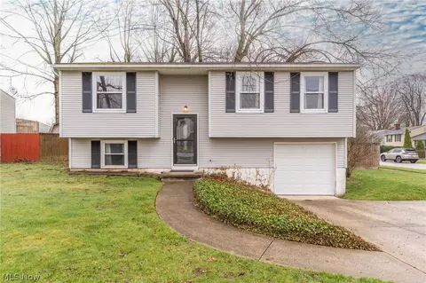 1077 S Diamond St, Ravenna, OH 44266