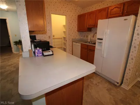 Kitchen - 148 Bentley Dr, Elyria, OH 44035 photo 1 of 4