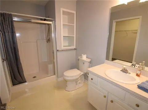 Bath - 148 Bentley Dr, Elyria, OH 44035 photo 2 of 4